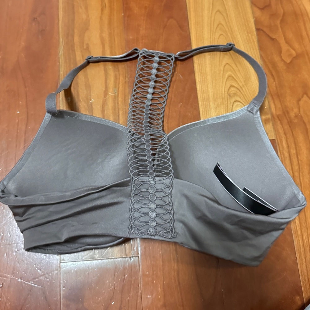 Victoria’s Secret 32D grey bra